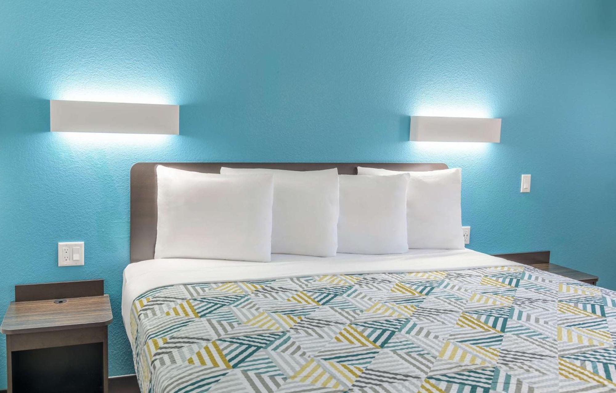 Hotel 6-sedalia, Mo