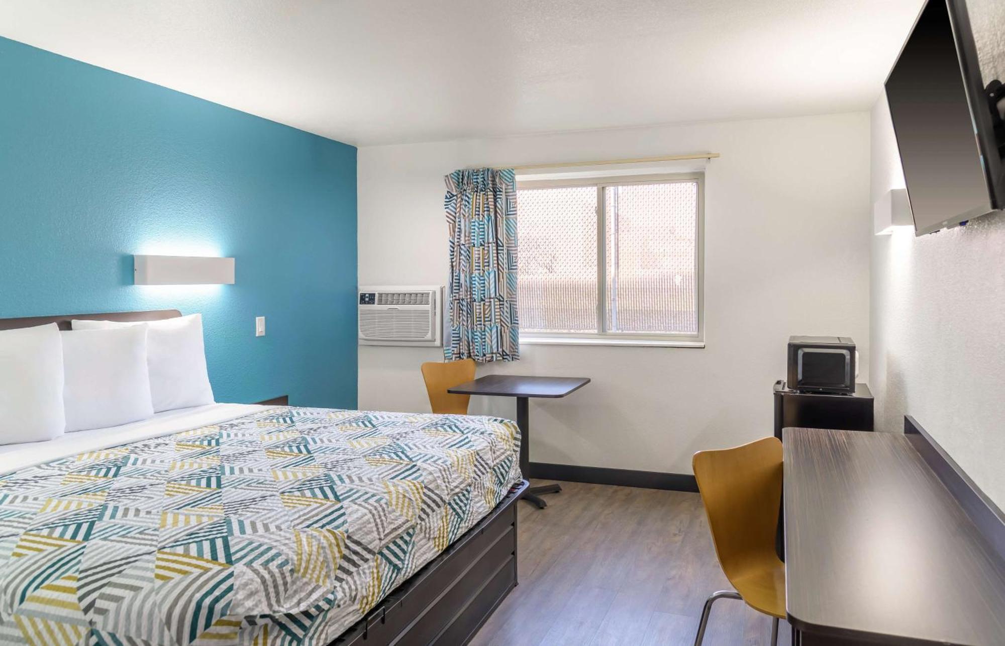 Hotel 6-sedalia, Mo