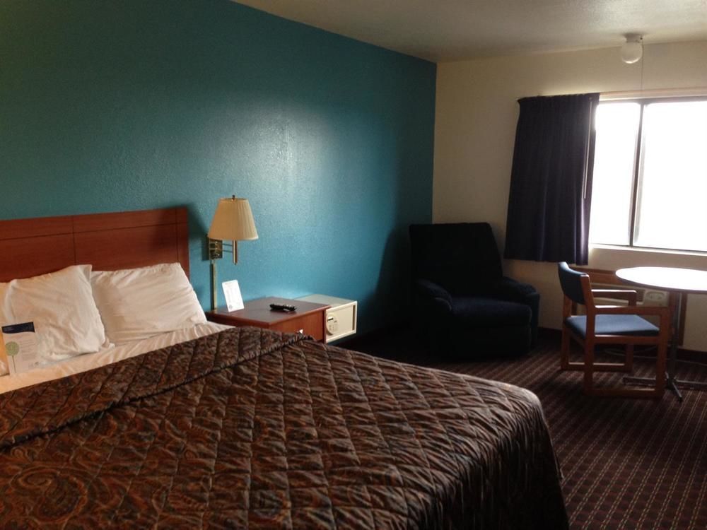 Hotel 6-sedalia, Mo 2*