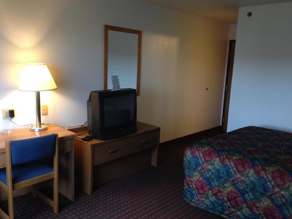 Hotel 6-sedalia, Mo 2*
